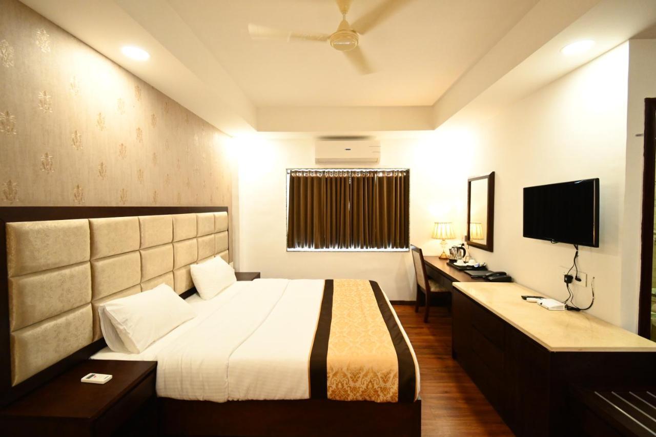 Faith Cricket Club & Resort Bhopal Extérieur photo