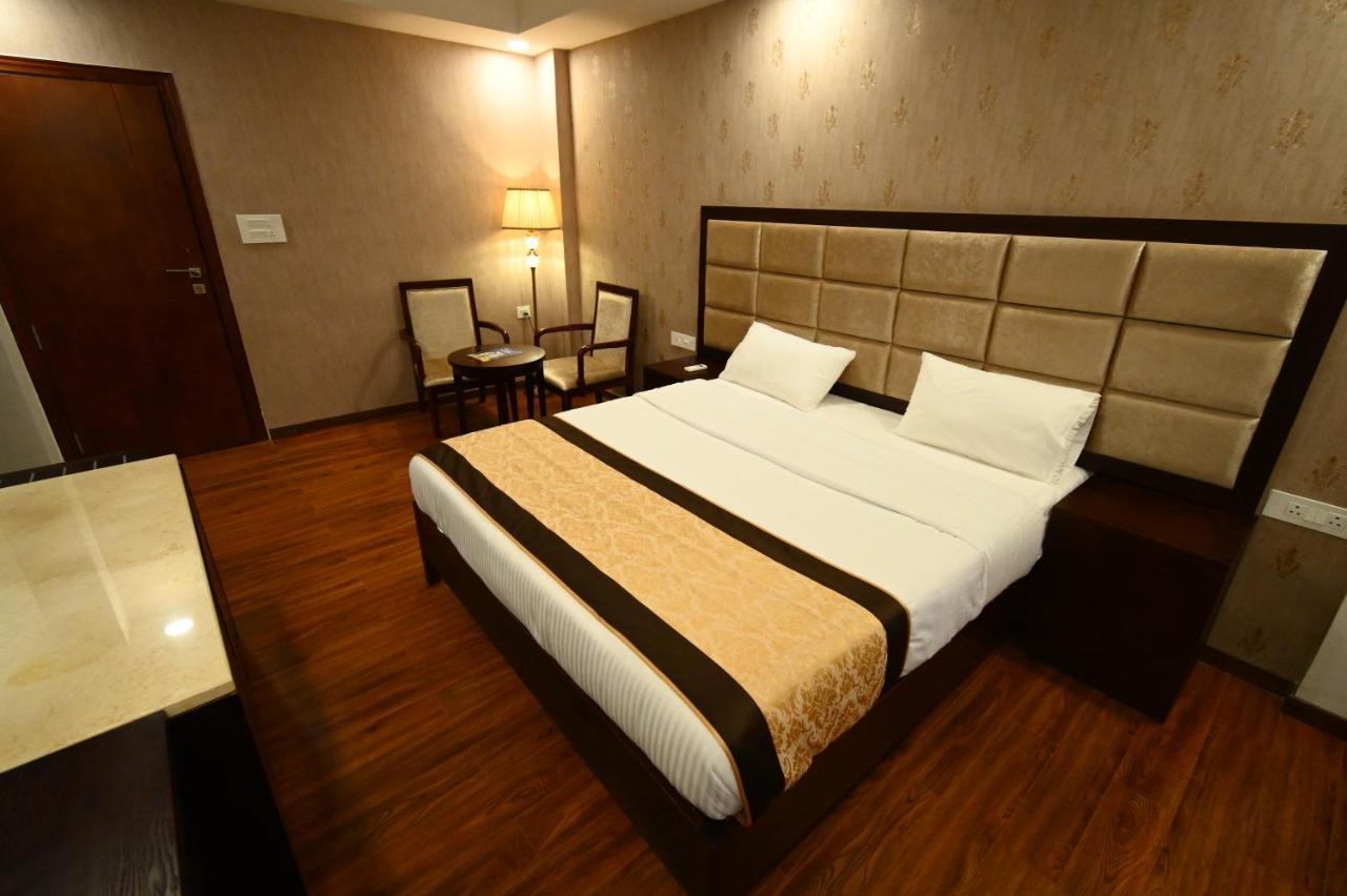 Faith Cricket Club & Resort Bhopal Extérieur photo