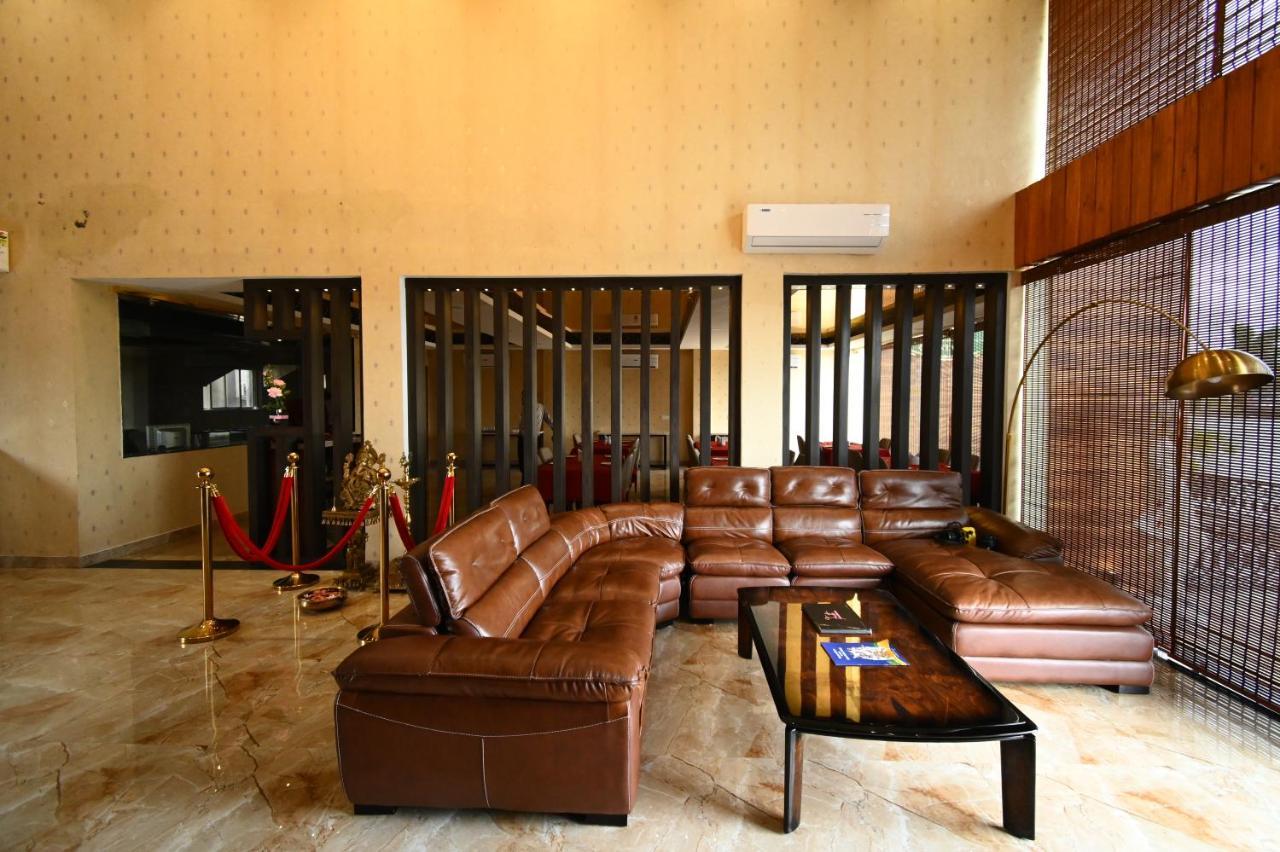Faith Cricket Club & Resort Bhopal Extérieur photo