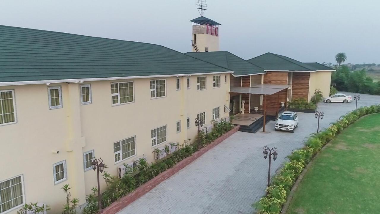 Faith Cricket Club & Resort Bhopal Extérieur photo